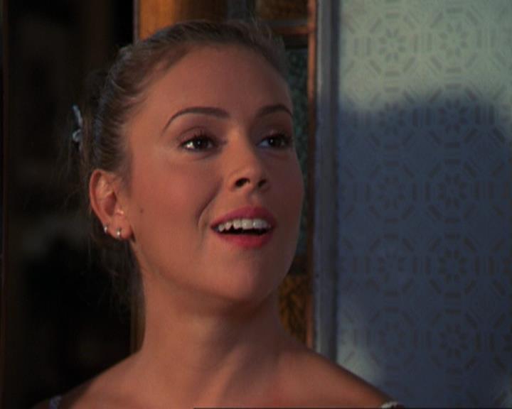 Charmed-Online_dot_net-3x02MagicHour1659.jpg