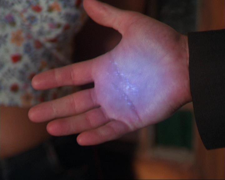 Charmed-Online_dot_net-3x02MagicHour1704.jpg Charmed-Online_dot_net-3x02MagicHour1704.jpg