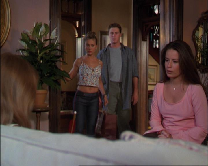 Charmed-Online_dot_net-3x02MagicHour1753.jpg