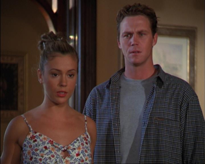 Charmed-Online_dot_net-3x02MagicHour1763.jpg