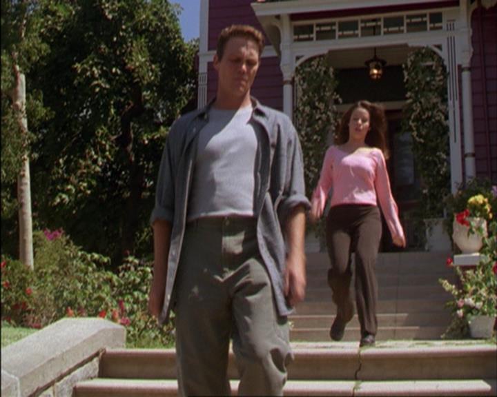 Charmed-Online_dot_net-3x02MagicHour1775.jpg