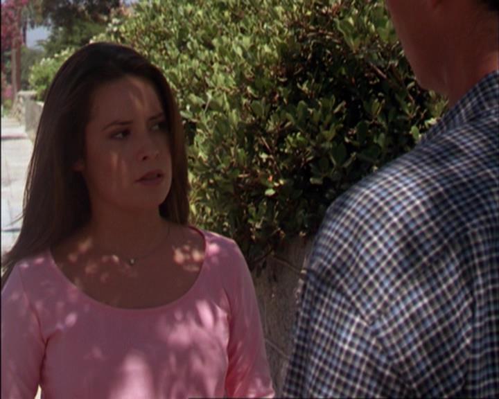 Charmed-Online_dot_net-3x02MagicHour1783.jpg