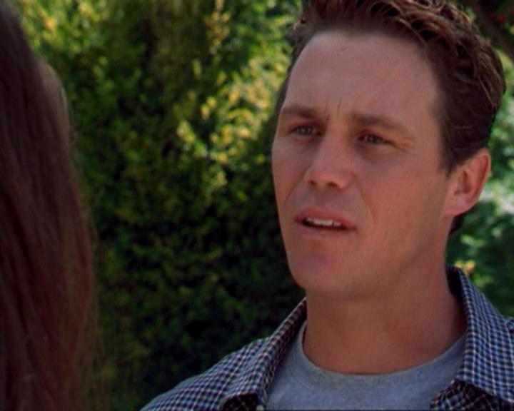 Charmed-Online_dot_net-3x02MagicHour1826.jpg
