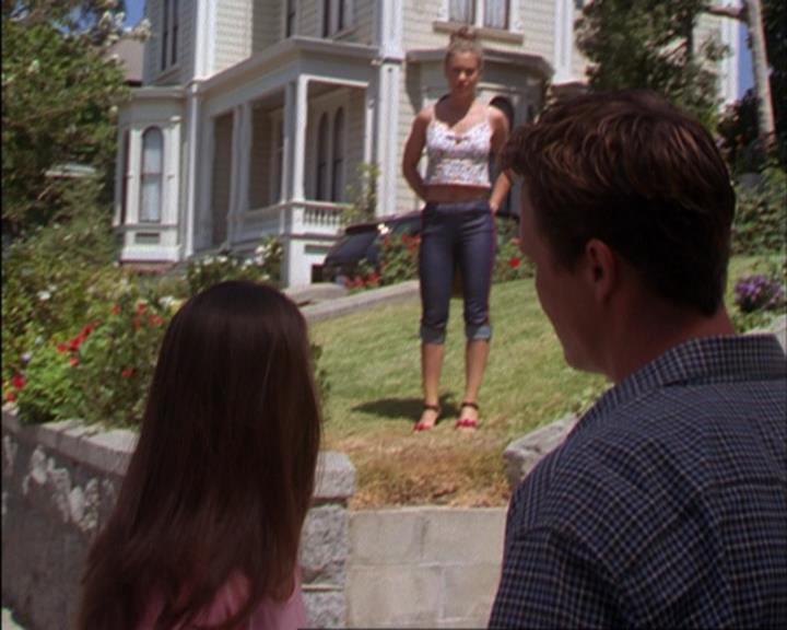 Charmed-Online_dot_net-3x02MagicHour1849.jpg