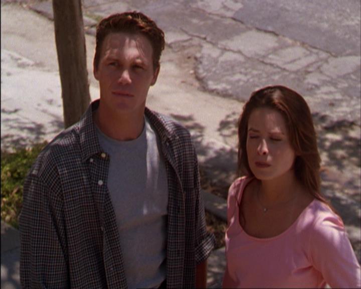 Charmed-Online_dot_net-3x02MagicHour1859.jpg