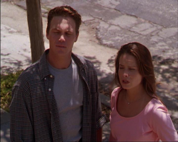Charmed-Online_dot_net-3x02MagicHour1860.jpg