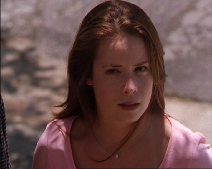 Charmed-Online_dot_net-3x02MagicHour1864.jpg