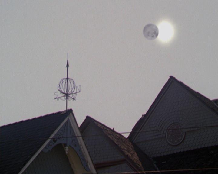 Charmed-Online_dot_net-3x02MagicHour1887.jpg Charmed-Online_dot_net-3x02MagicHour1887.jpg