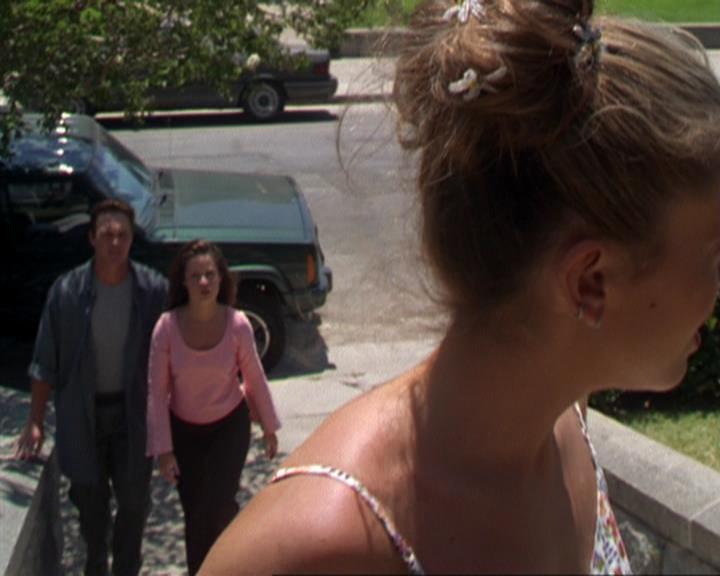 Charmed-Online_dot_net-3x02MagicHour1891.jpg