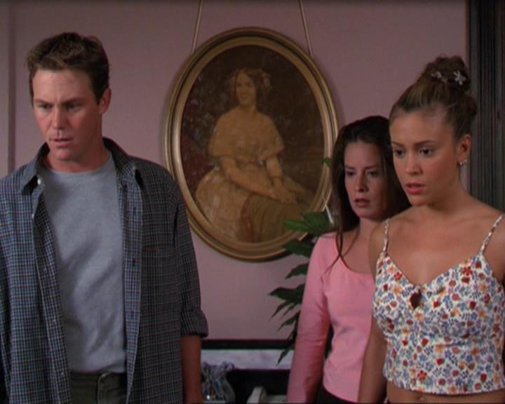 Charmed-Online_dot_net-3x02MagicHour1931.jpg