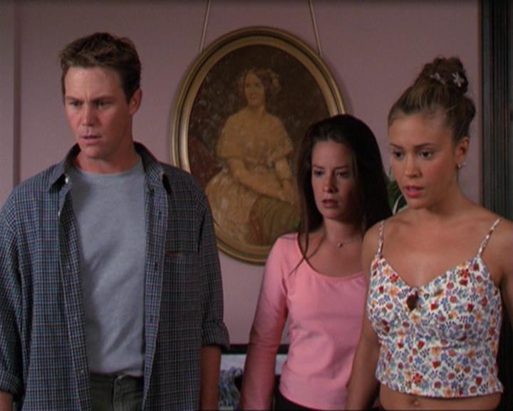 Charmed-Online_dot_net-3x02MagicHour1934.jpg