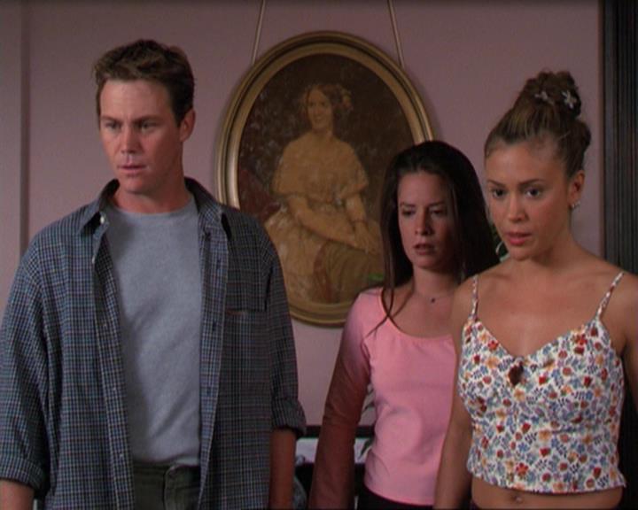 Charmed-Online_dot_net-3x02MagicHour1936.jpg