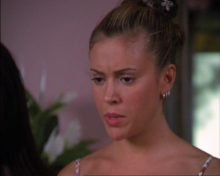 Charmed-Online_dot_net-3x02MagicHour1944.jpg