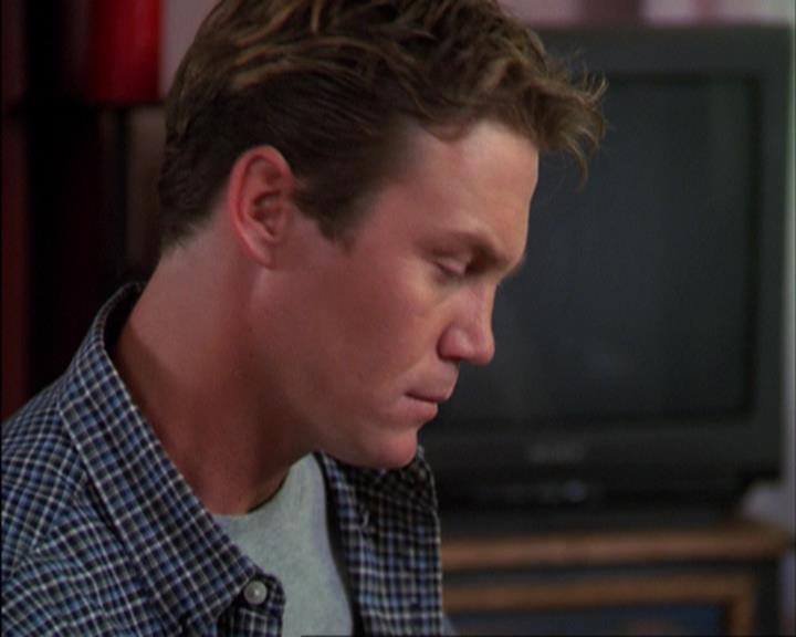 Charmed-Online_dot_net-3x02MagicHour1980.jpg