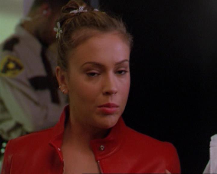 Charmed-Online_dot_net-3x02MagicHour2046.jpg