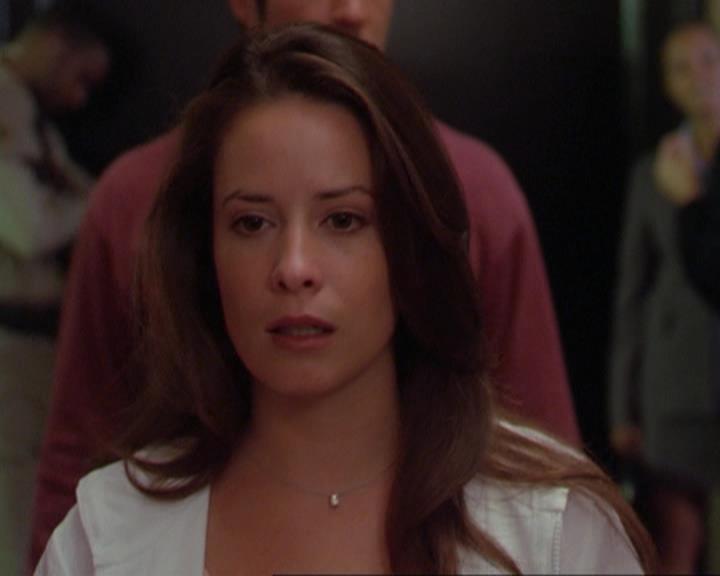 Charmed-Online_dot_net-3x02MagicHour2049.jpg