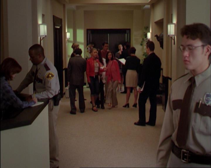 Charmed-Online_dot_net-3x02MagicHour2053.jpg