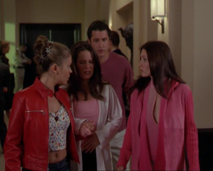 Charmed-Online_dot_net-3x02MagicHour2059.jpg