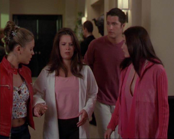 Charmed-Online_dot_net-3x02MagicHour2060.jpg