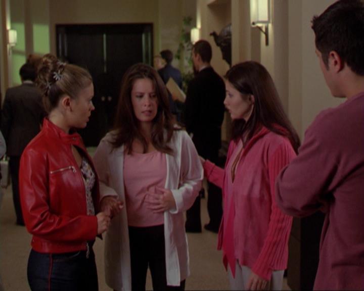 Charmed-Online_dot_net-3x02MagicHour2067.jpg