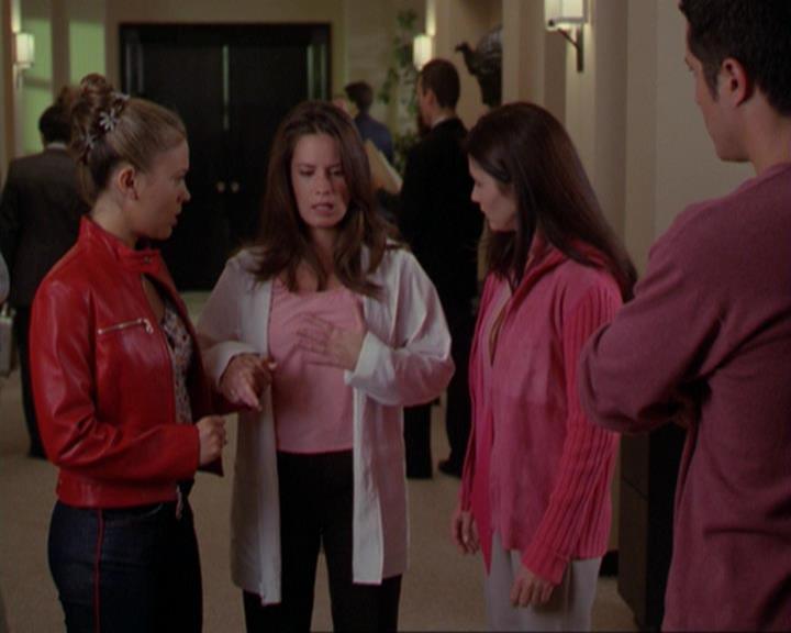 Charmed-Online_dot_net-3x02MagicHour2077.jpg