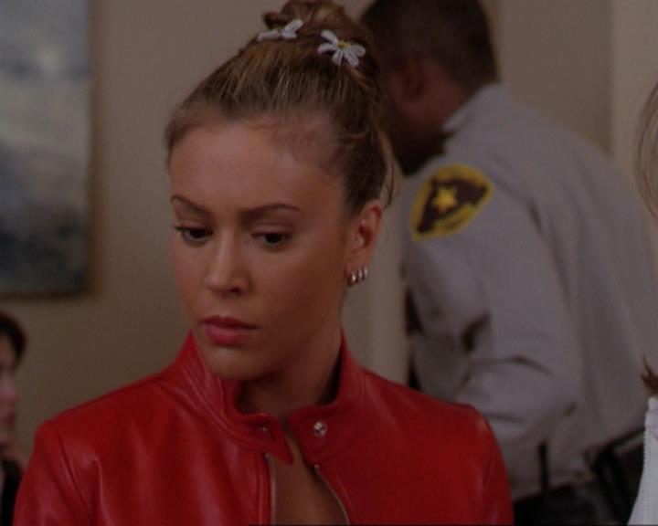 Charmed-Online_dot_net-3x02MagicHour2081.jpg