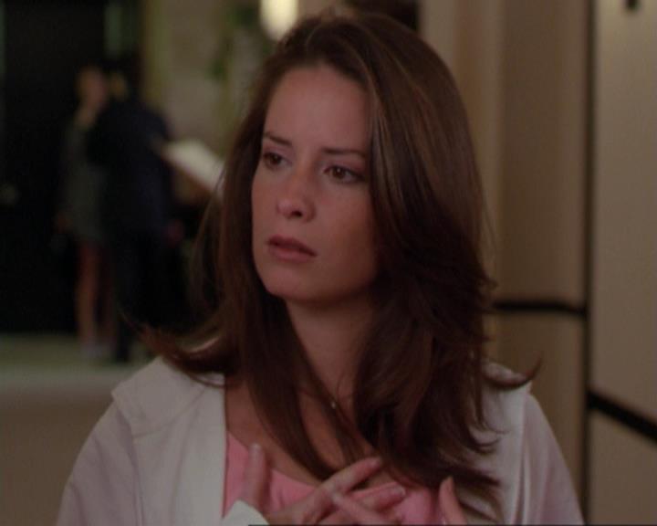 Charmed-Online_dot_net-3x02MagicHour2084.jpg