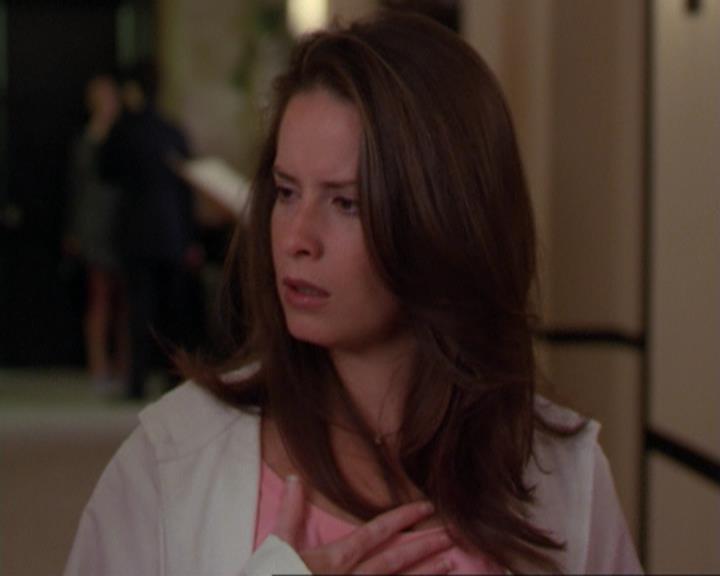 Charmed-Online_dot_net-3x02MagicHour2094.jpg