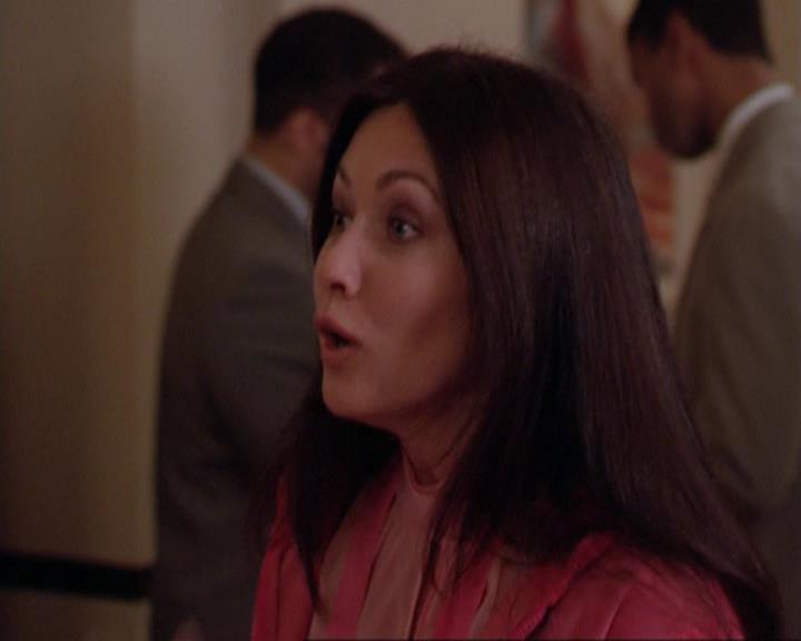 Charmed-Online_dot_net-3x02MagicHour2095.jpg