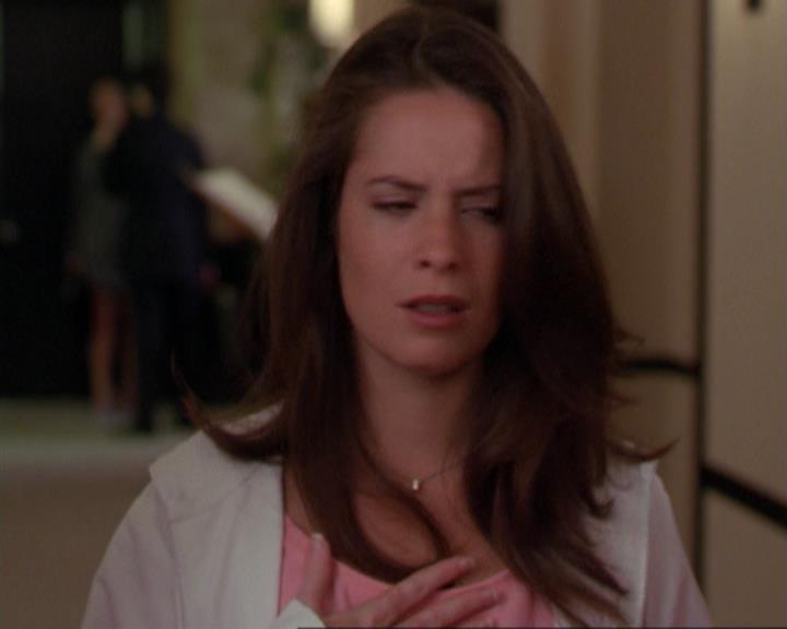 Charmed-Online_dot_net-3x02MagicHour2097.jpg