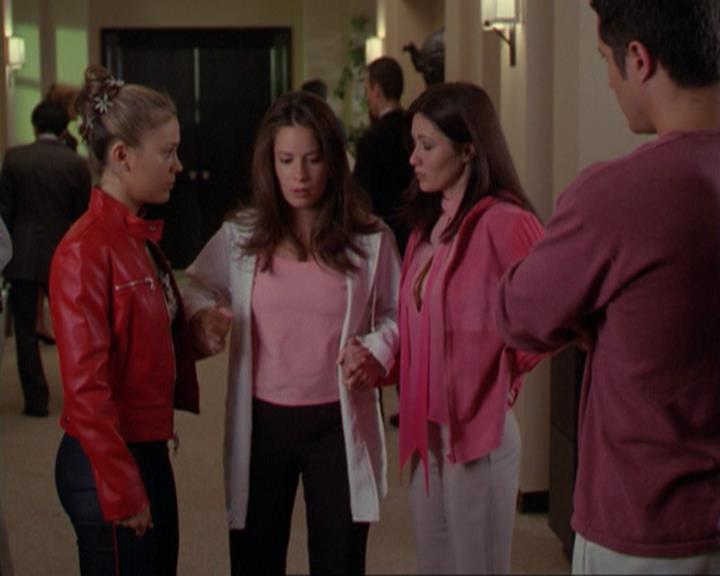 Charmed-Online_dot_net-3x02MagicHour2130.jpg