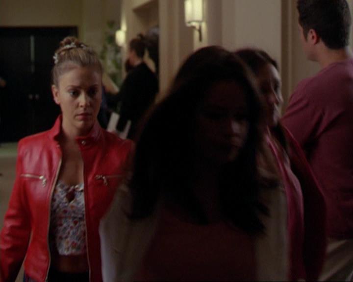 Charmed-Online_dot_net-3x02MagicHour2132.jpg