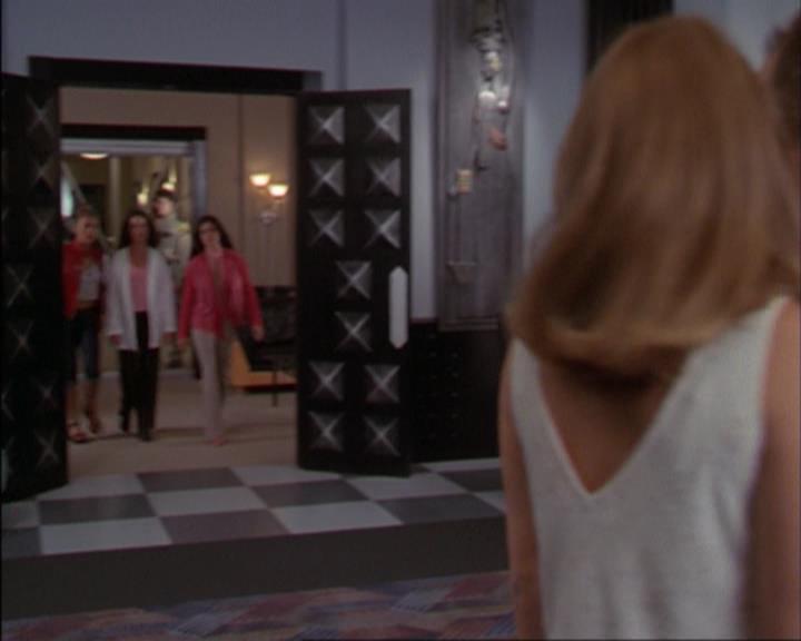 Charmed-Online_dot_net-3x02MagicHour2137.jpg
