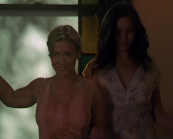 Charmed-Online_dot_net-3x02MagicHour2239.jpg