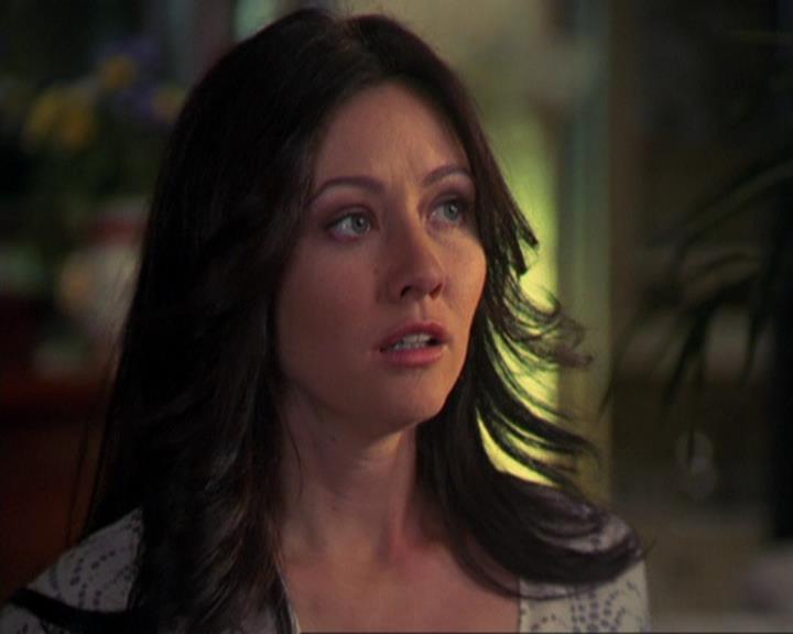 Charmed-Online_dot_net-3x02MagicHour2280.jpg