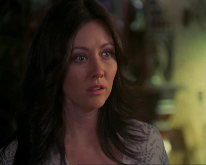 Charmed-Online_dot_net-3x02MagicHour2293.jpg