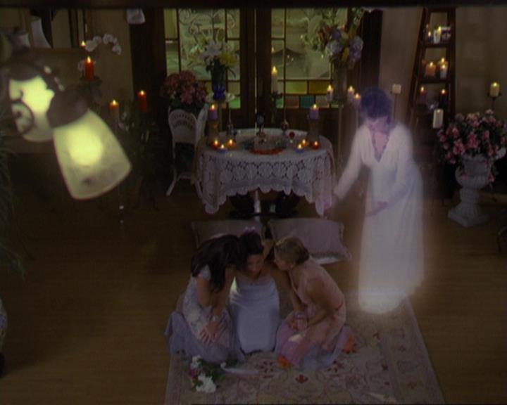 Charmed-Online_dot_net-3x02MagicHour2313.jpg