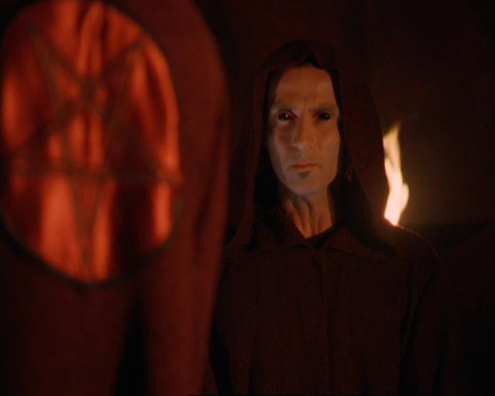 Charmed-Online_dot_net-3x02MagicHour2323.jpg