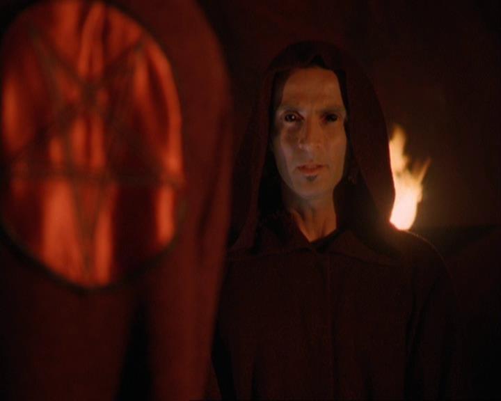 Charmed-Online_dot_net-3x02MagicHour2324.jpg