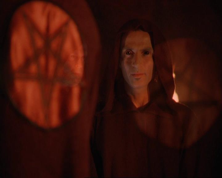 Charmed-Online_dot_net-3x02MagicHour2330.jpg