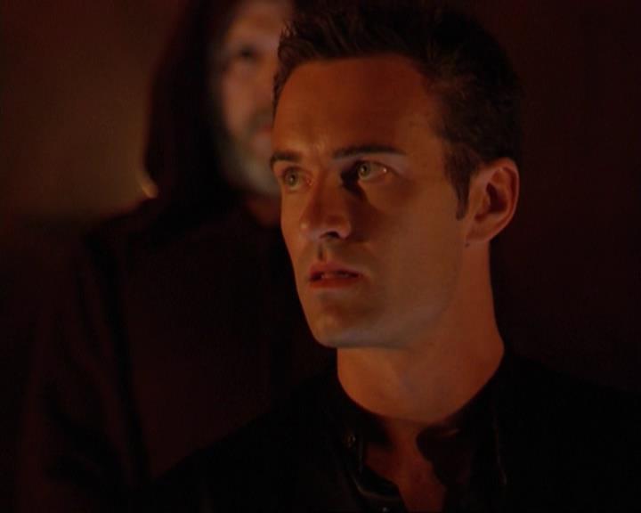 Charmed-Online_dot_net-3x02MagicHour2340.jpg