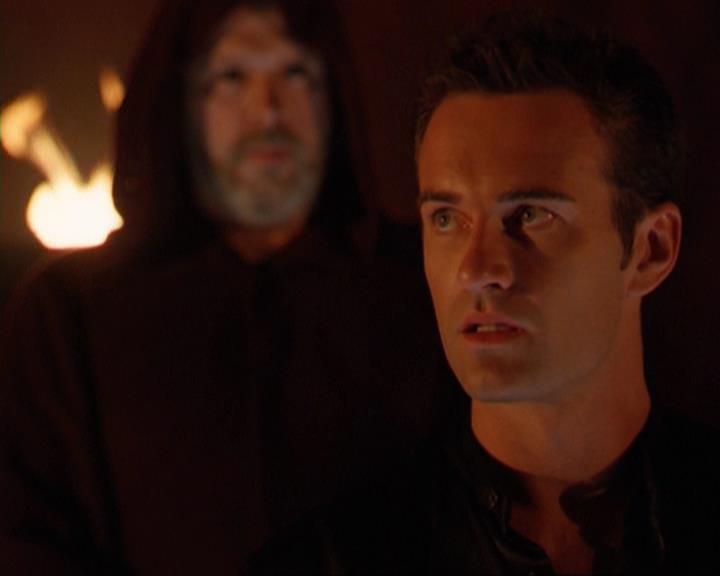 Charmed-Online_dot_net-3x02MagicHour2343.jpg