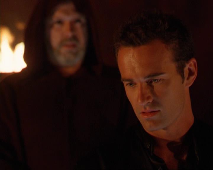 Charmed-Online_dot_net-3x02MagicHour2344.jpg