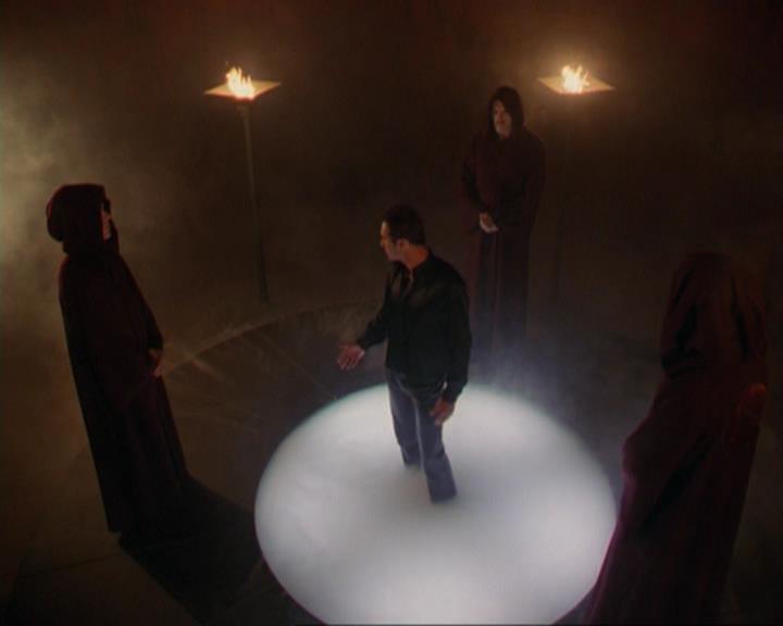 Charmed-Online_dot_net-3x02MagicHour2345.jpg