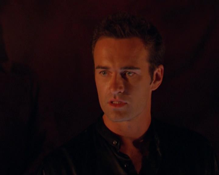 Charmed-Online_dot_net-3x02MagicHour2348.jpg