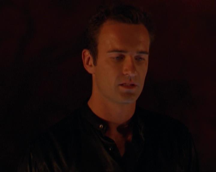 Charmed-Online_dot_net-3x02MagicHour2362.jpg