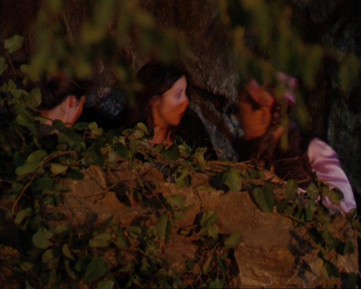 Charmed-Online_dot_net-3x03OnceUponATime1920.jpg
