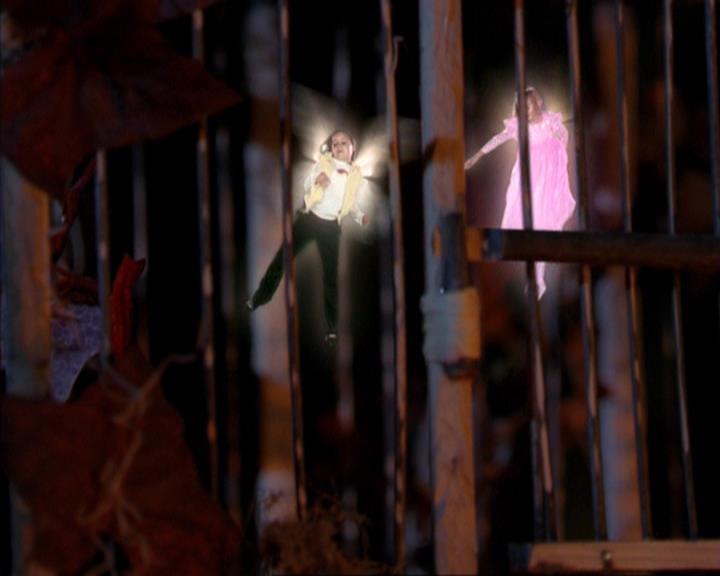 Charmed-Online_dot_net-3x03OnceUponATime1937.jpg