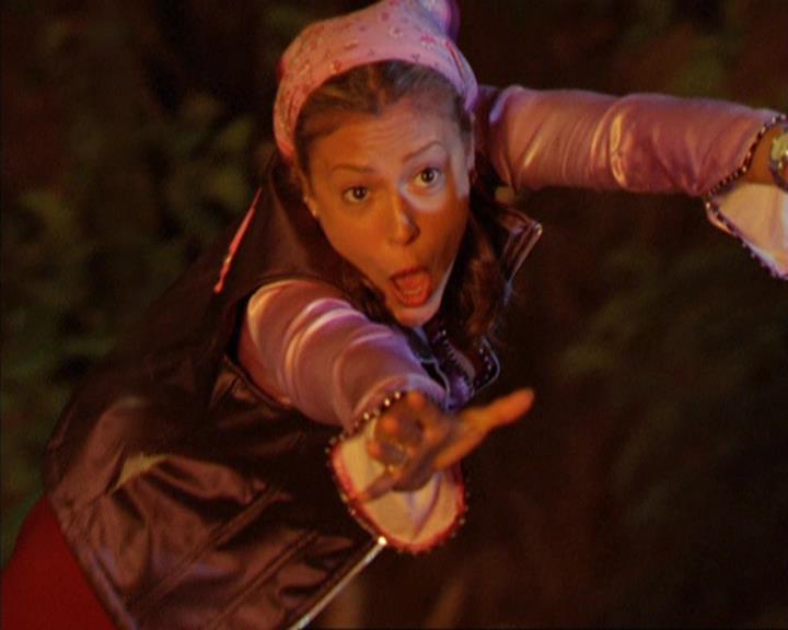 Charmed-Online_dot_net-3x03OnceUponATime1944.jpg
