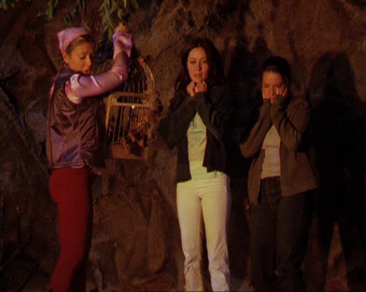 Charmed-Online_dot_net-3x03OnceUponATime1966.jpg